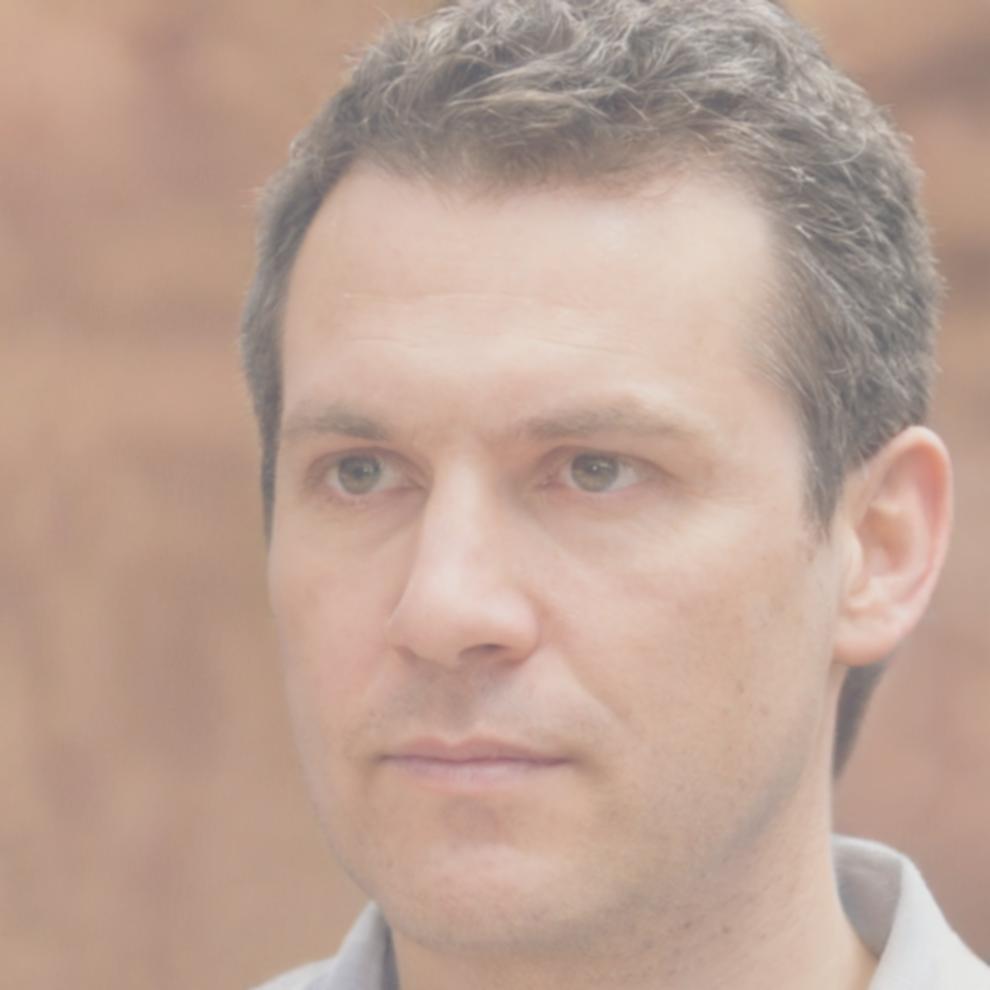 Ashwin Kellenberger, Senior Financial Strategist